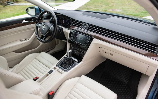 Volkswagen Passat cena 74900 przebieg: 166000, rok produkcji 2016 z Sochaczew małe 301